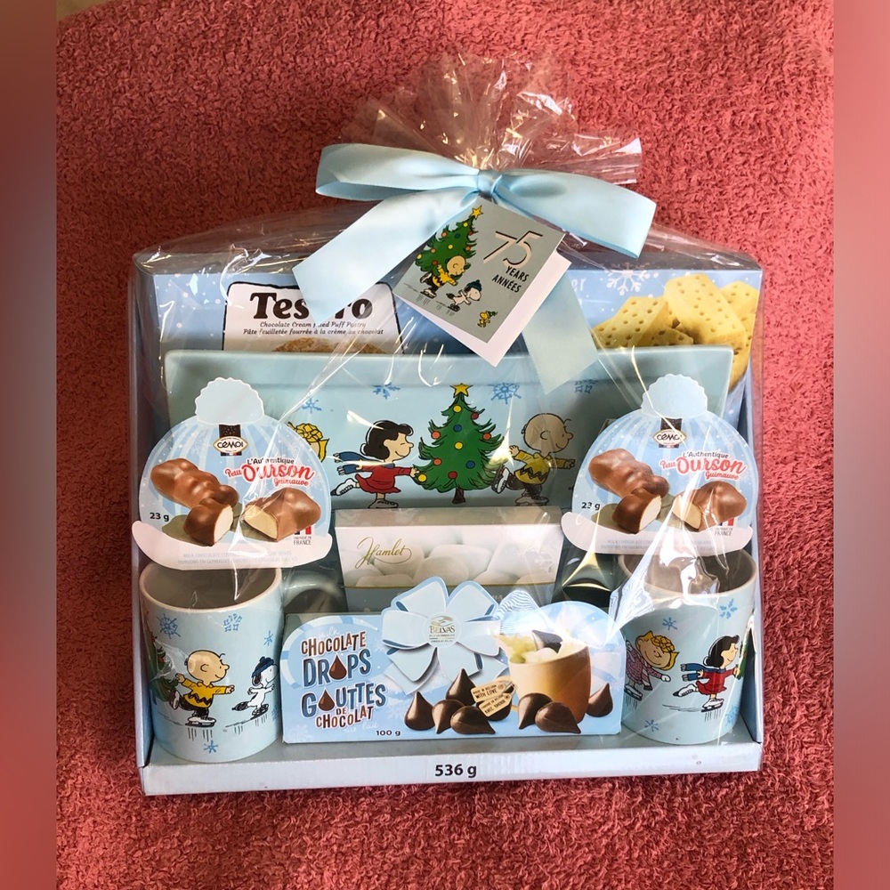 Peanuts Light Blue Holiday Gift Set with Charlie Brown & Snoopy